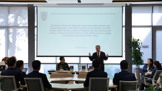 Book as a foundation of professional thinking: A detective writer's meeting with Academy students