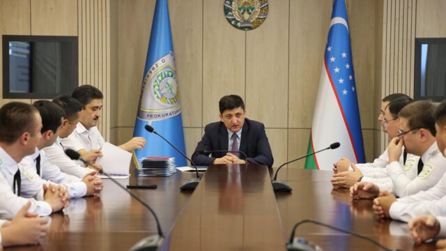 The professional retraining course for senior officials has concluded