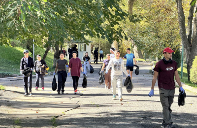 predstaviteli-akademii-prinjali-uchastie-v-ocherednom-ekologicheskom-dvizhenii-po-plogging