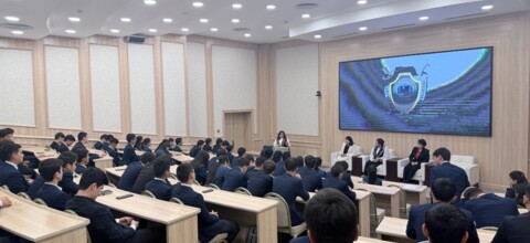 Академияда ўзбек тилининг тарихий мероси ва ҳуқуқ соҳасидаги ўрни муҳокама қилинди