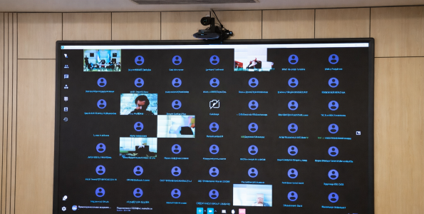 Видео-конференция в современном офисе _1_.png