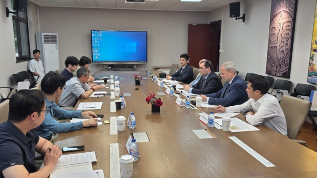 The Academy's leadership discussed prospects for cooperation with leading Chinese think tanks and research centers.