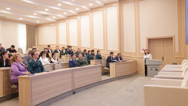 Skills for working with international scientific databases: Practical seminar at the Academy