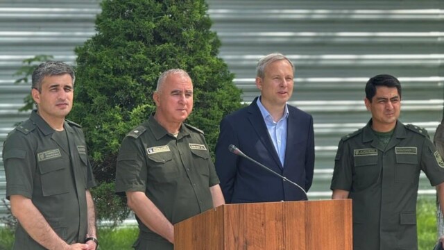 Проведение соревнований по строевой подготовке