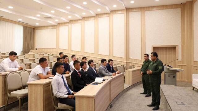 The Academy has launched a distance learning program for undergraduate students.