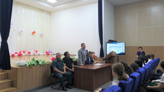 Meeting with students for admission to the bachelor's program at the Academy