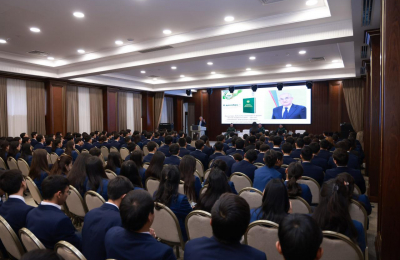 konstitutsija-torzhestvo-spravedlivosti-v-akademii-proshla-vstrecha-studentov-s-akademikom