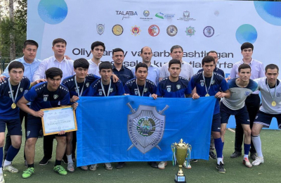 komanda-pravoohranitelnoj-akademii-pobeditel-studencheskogo-turnira-po-mini-futbolnogo