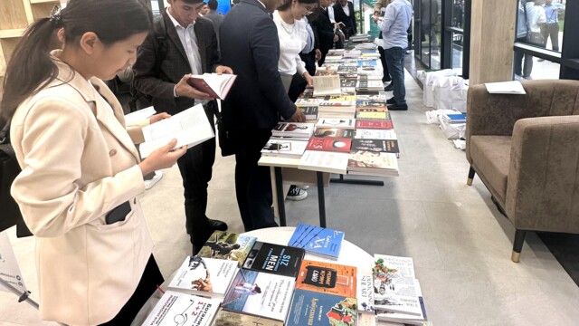В Академии организована очередная книжная ярмарка