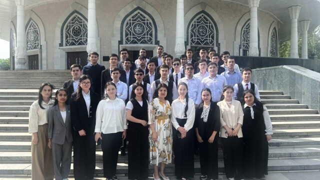An educational excursion to the state museum of the history of the Timurids was organized